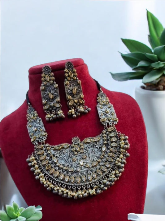 Harsha Necklace Set